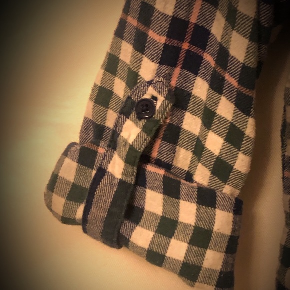 🎁✈️😊Two, Women’s Flannel, Button Front Shirt - Picture 11 of 13